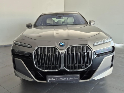 BMW i7  (2025)