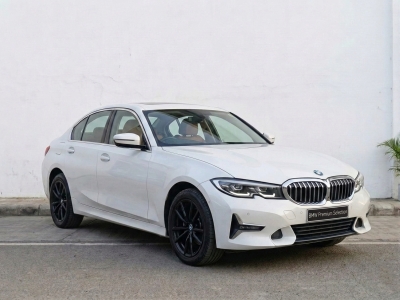 BMW 3 Series  (2022)