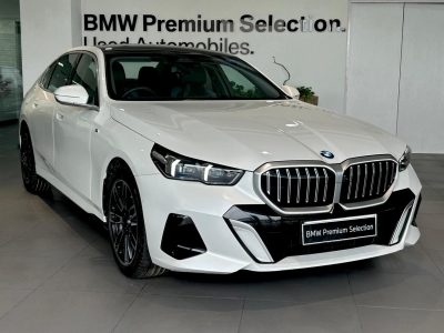 BMW 5 Series  (2025)
