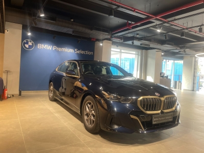 BMW 5 Series  (2024)