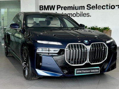 BMW i7  (2024)