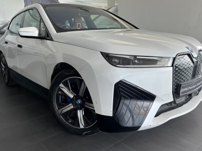 BMW iX  (2023)