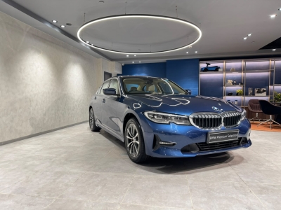 BMW 3 Series  (2022)