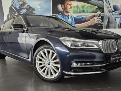 BMW 7 Series  (2019)