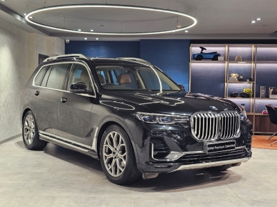 BMW X7  (2021)