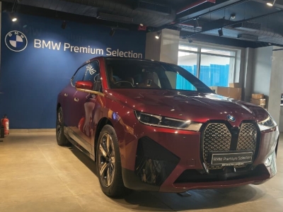 BMW iX  (2023)