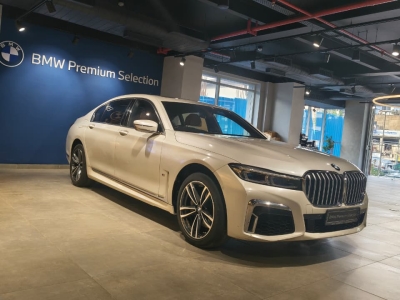 BMW 7 Series  (2021)