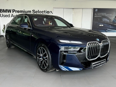 BMW 7 Series  (2023)