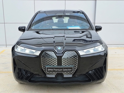 BMW iX  (2023)