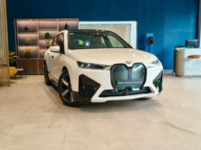 BMW iX  (2023)