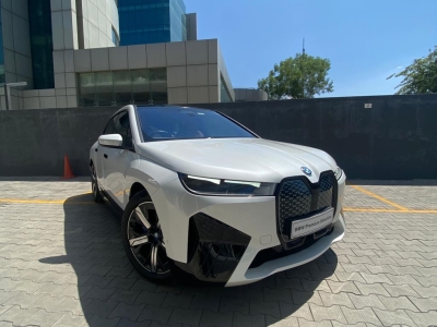 BMW iX  (2022)