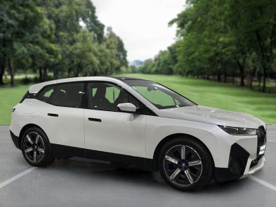 BMW iX  (2022)