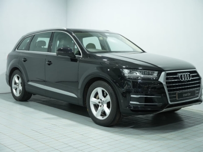 Audi Q7  (2016) Audi Q7  (2016)