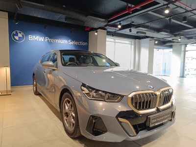 BMW 5 Series  (2024)