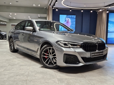 BMW 5 Series  (2022)