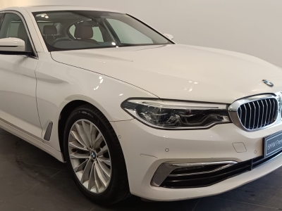 BMW 5 Series  (2019)