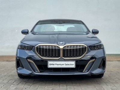 BMW 5 Series  (2024)