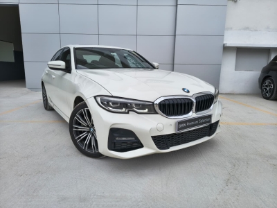 BMW 3 Series  (2021)