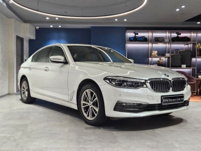 BMW 5 Series  (2020)