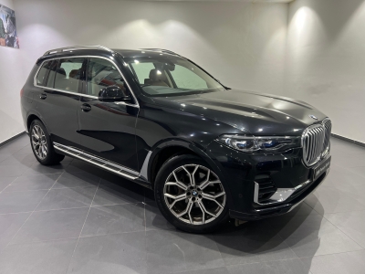 BMW X7  (2021)