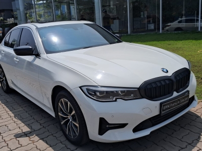 BMW 3 Series  (2021)