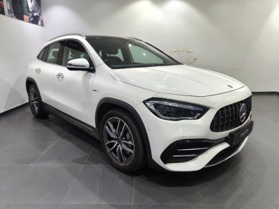Mercedes Benz AMG GLA 35  (2021)