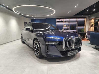 BMW 7 Series  (2023)