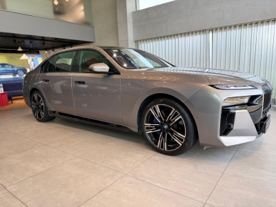 BMW i7  (2023)
