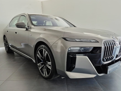 BMW i7  (2024)