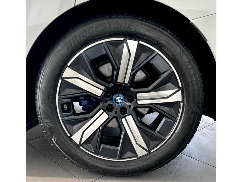 BMW iX xDrive40