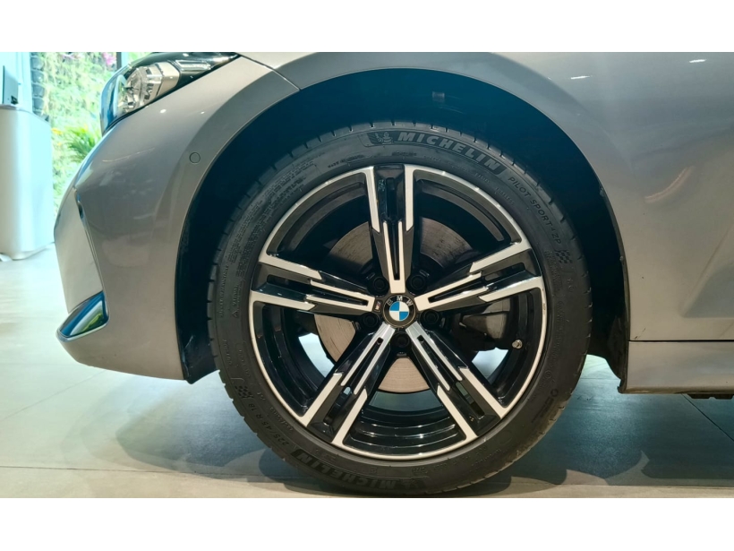 BMW 3 Series Gran Limousine 330Li M Sport