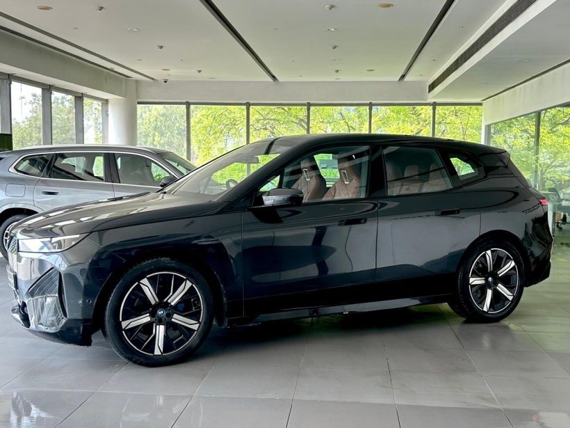 BMW iX xDrive40