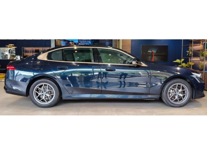 BMW 5 Series 530Li LWB