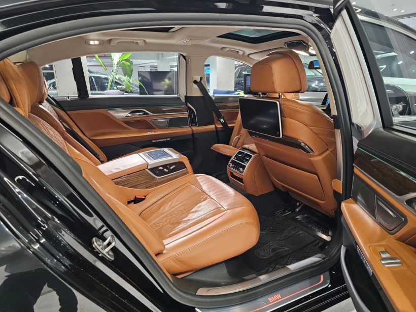 BMW 7 Series 740Li DPE Signature