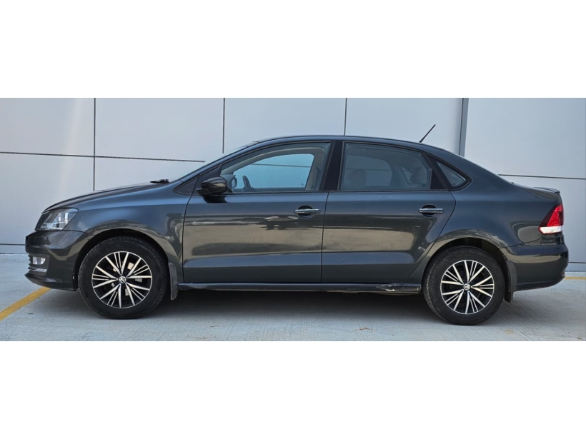 Volkswagen Vento 1.6L MT Highline Petrol