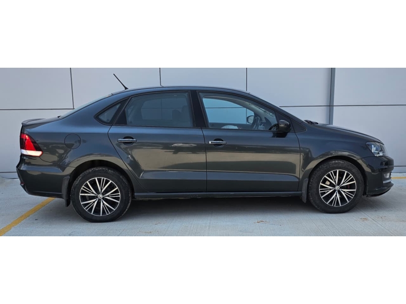 Volkswagen Vento 1.6L MT Highline Petrol