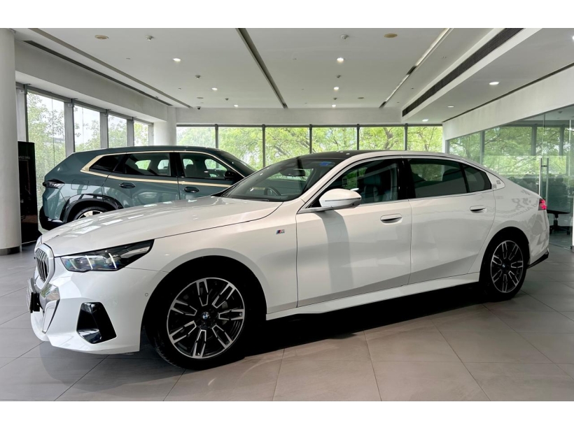 BMW 5 Series 530Li M Sport LWB
