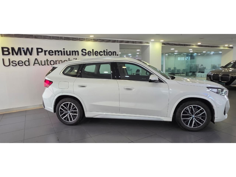 BMW iX1 LWB