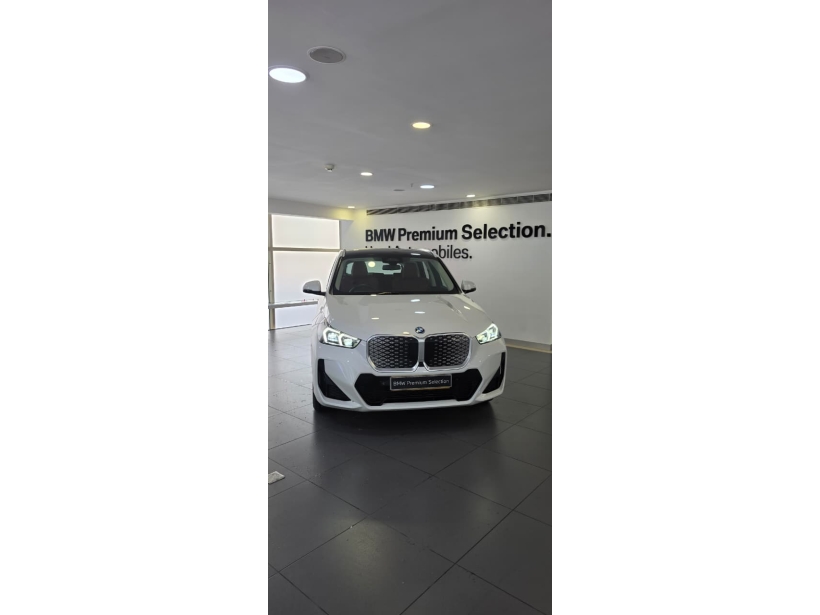 BMW iX1 LWB