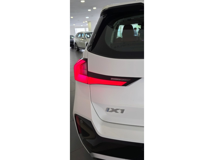 BMW iX1 LWB