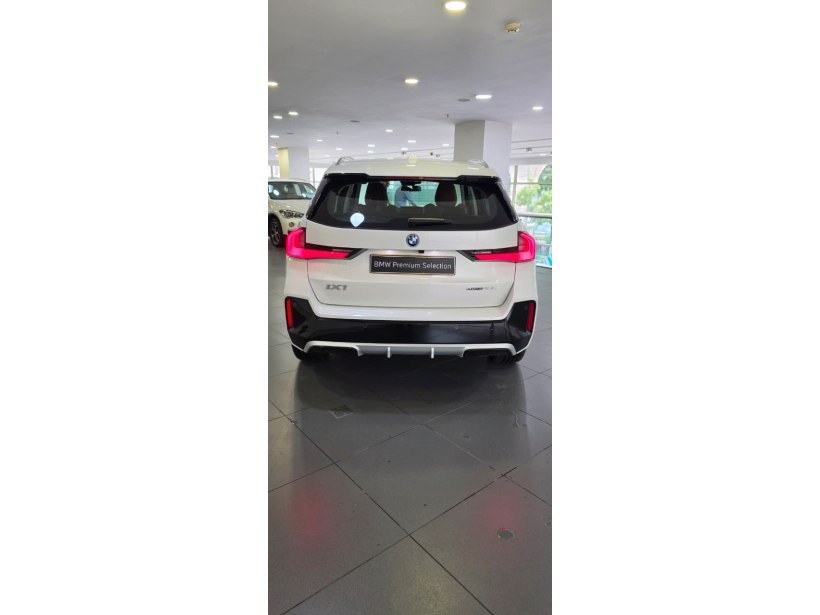 BMW iX1 LWB