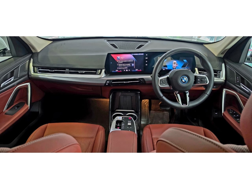 BMW iX1 LWB