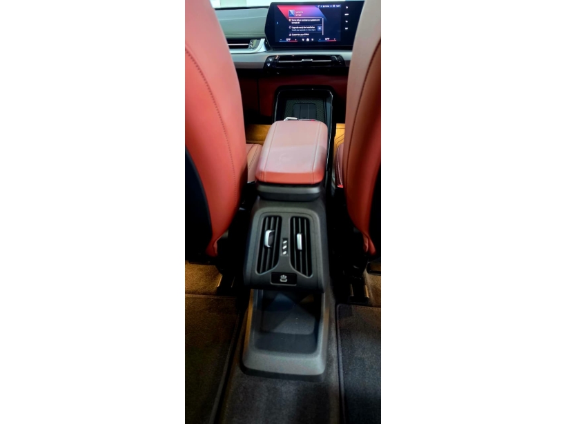BMW iX1 LWB