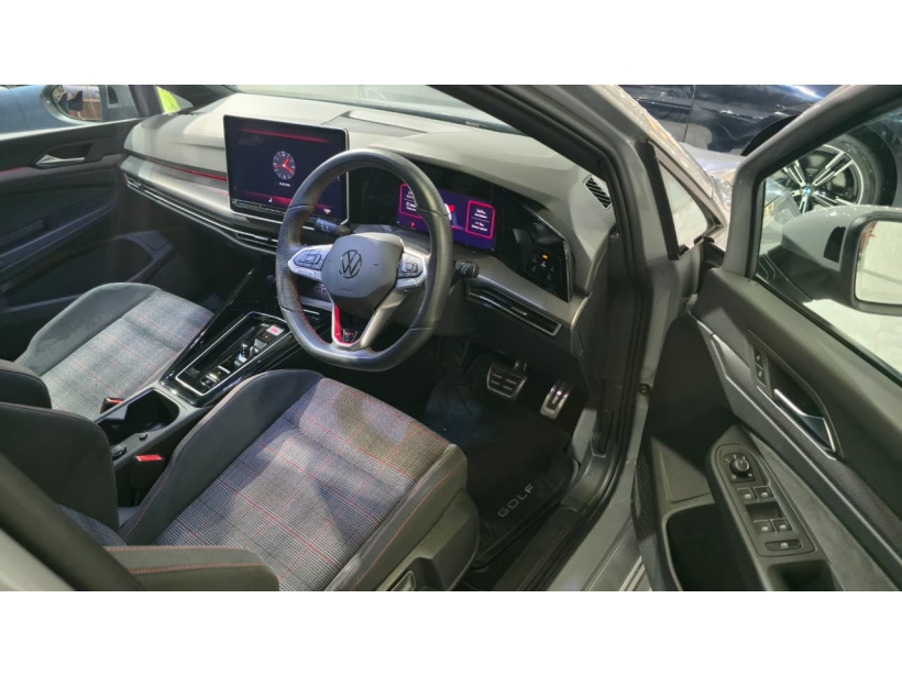 Volkswagen Golf GTI 2.0L TSI