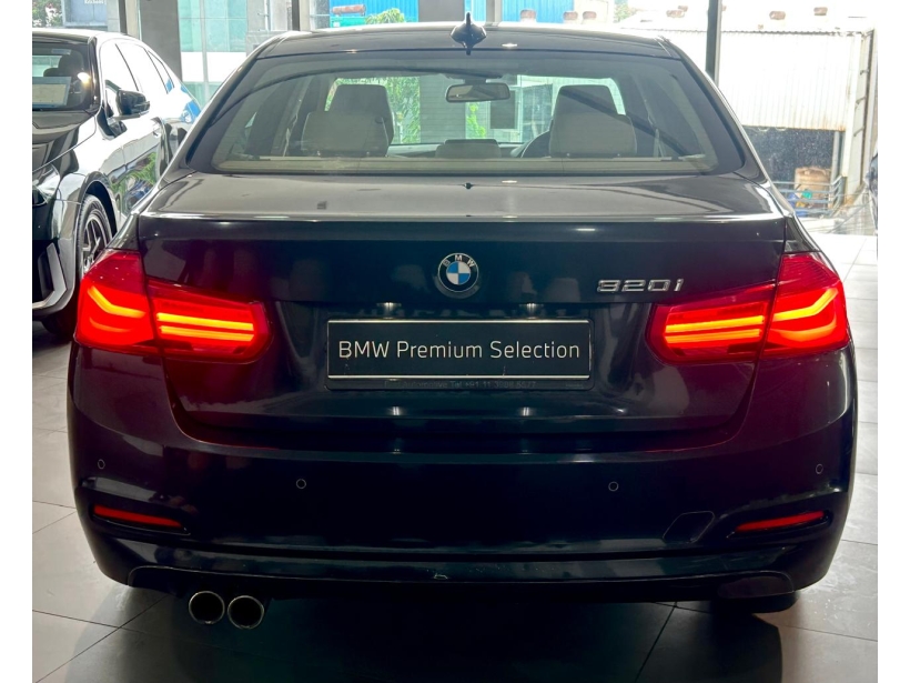 BMW 3 Series 320i
