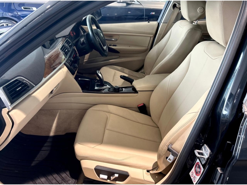 BMW 3 Series 320i