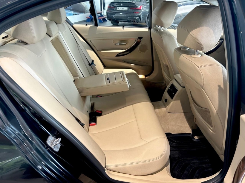 BMW 3 Series 320i
