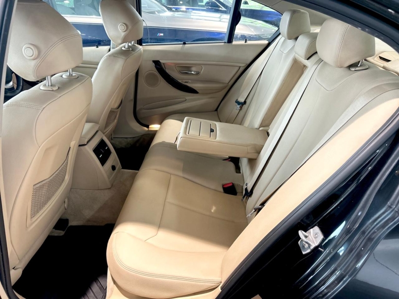 BMW 3 Series 320i