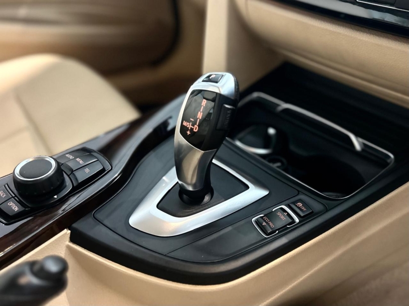 BMW 3 Series 320i