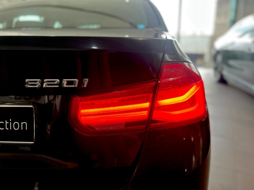 BMW 3 Series 320i